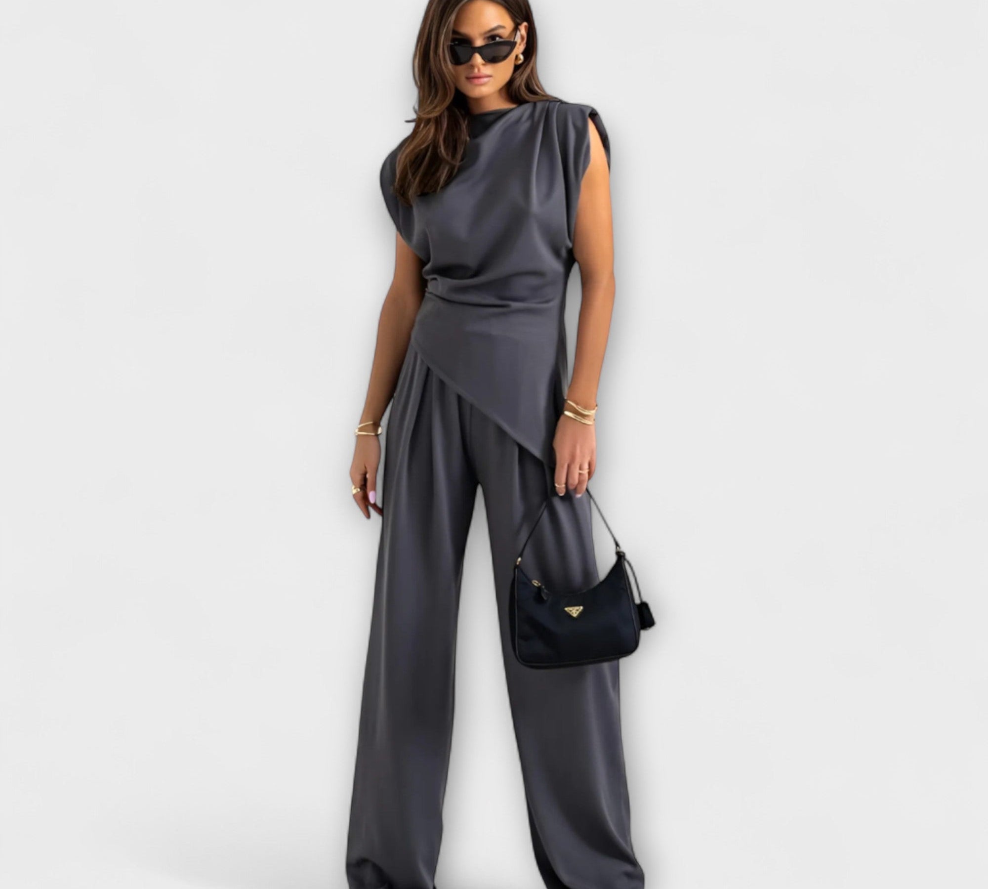 Asimetrični Set s Dramatičnim Ramena