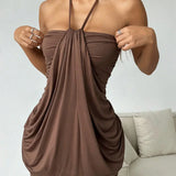 Čokoladna mini haljina s vezanjem oko vrata