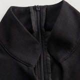 Nora™ | Elegantna crna haljina s remenom i mandarin ovratnikom