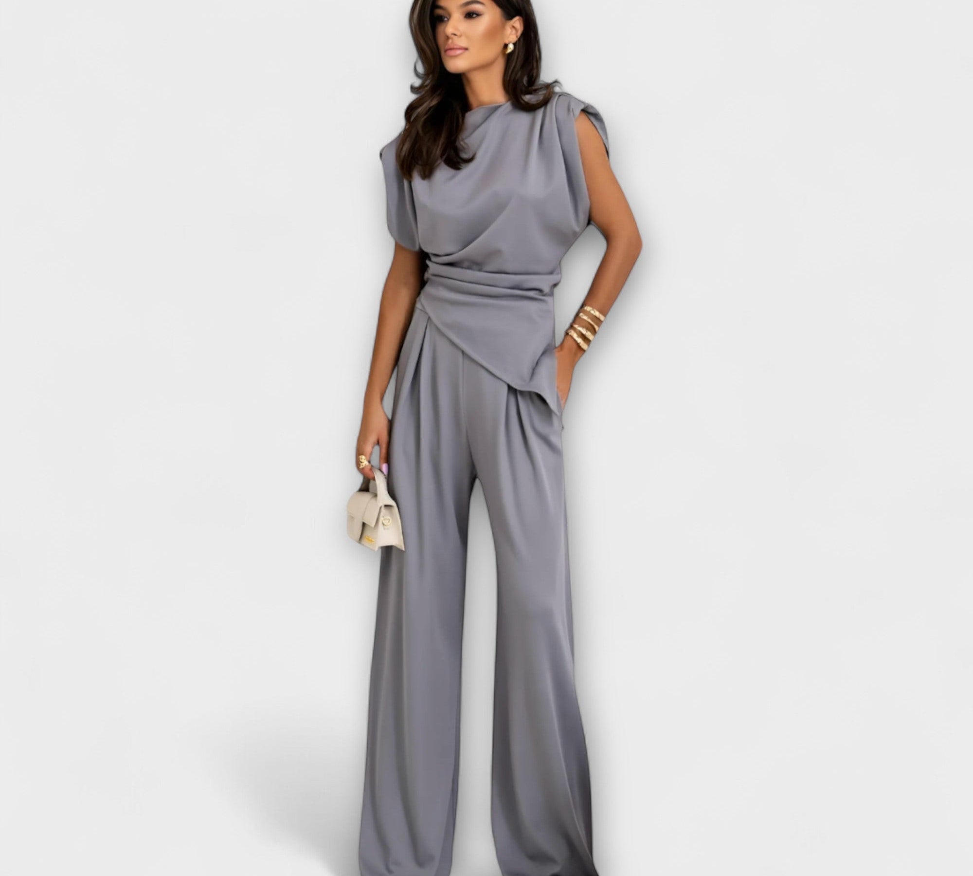 Asimetrični Set s Dramatičnim Ramena