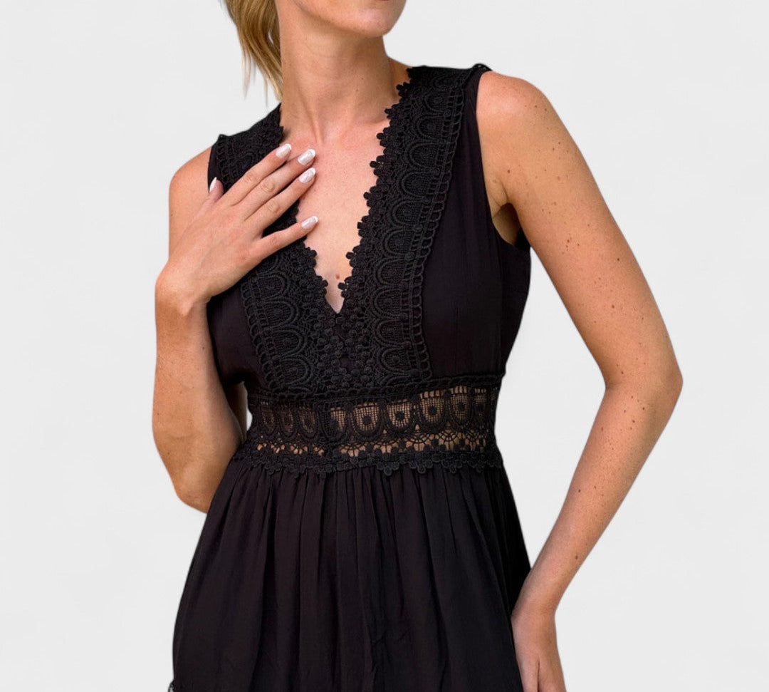 Elena - Elegantna Čipkasta Haljina s V-Izrezom