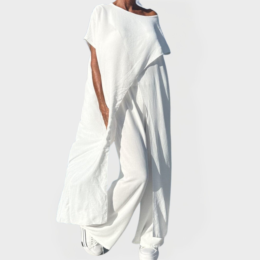 Set s topom i hlačama u jednobojnoj nijansi s dekolteom