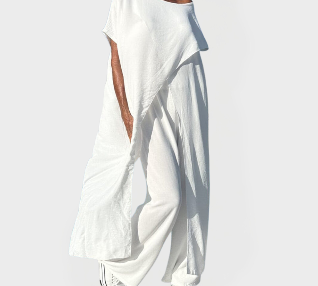 Set s topom i hlačama u jednobojnoj nijansi s dekolteom