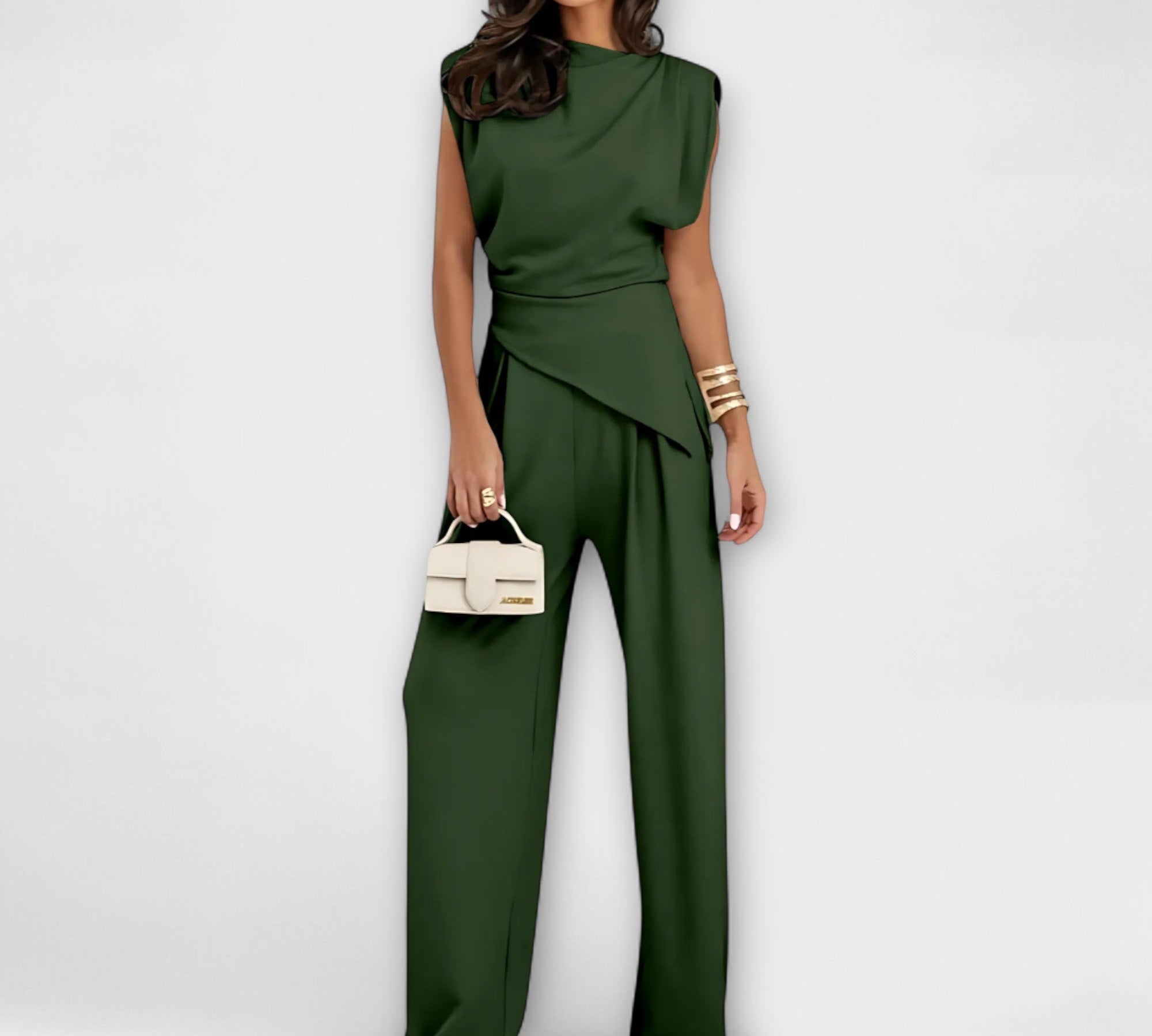 Asimetrični Set s Dramatičnim Ramena