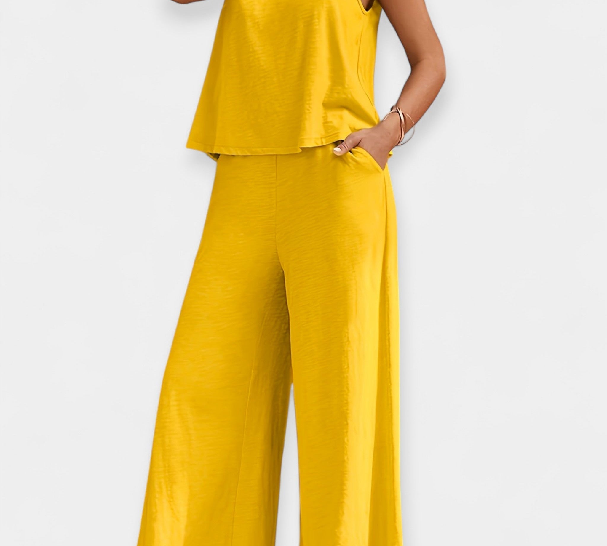 Set majice bez rukava i širokih hlača