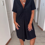 Carly – Effortless Twist Haljina