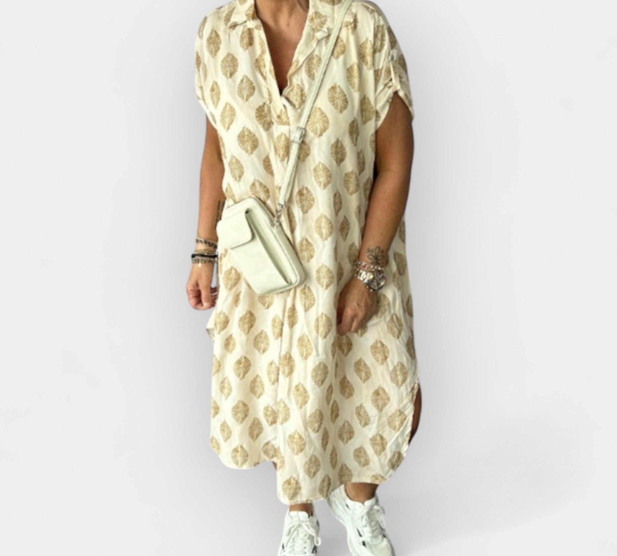 Prozračno ljetno haljina s okruglim dekolteom