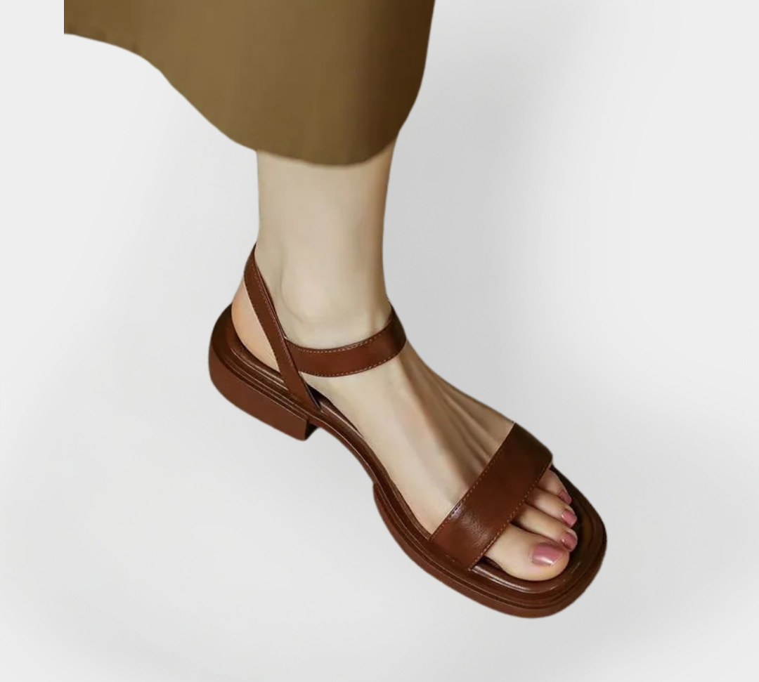 Kožne sandale s niskom petom