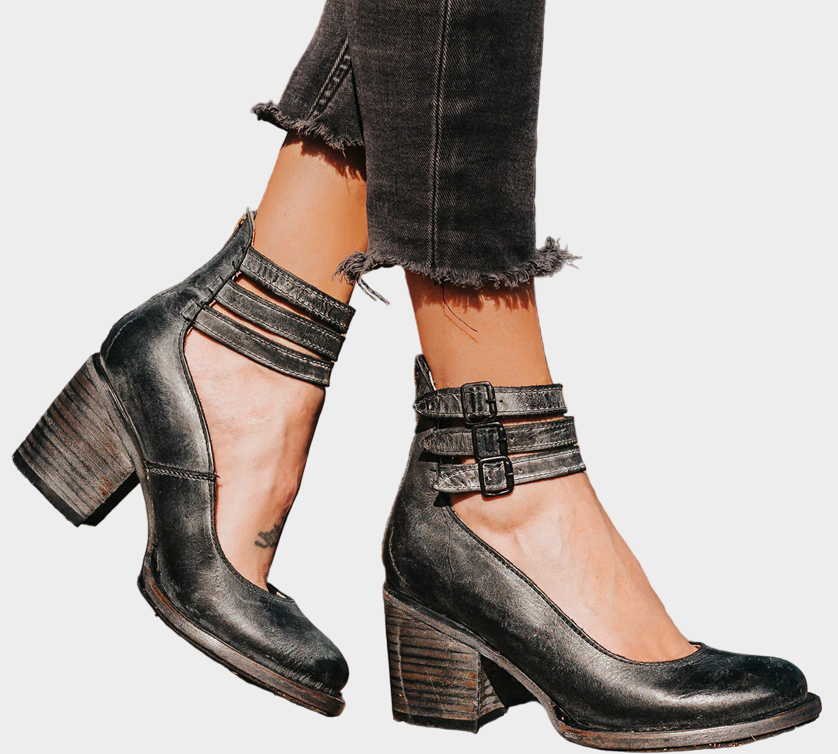 Čizme s više remena i debelim petom