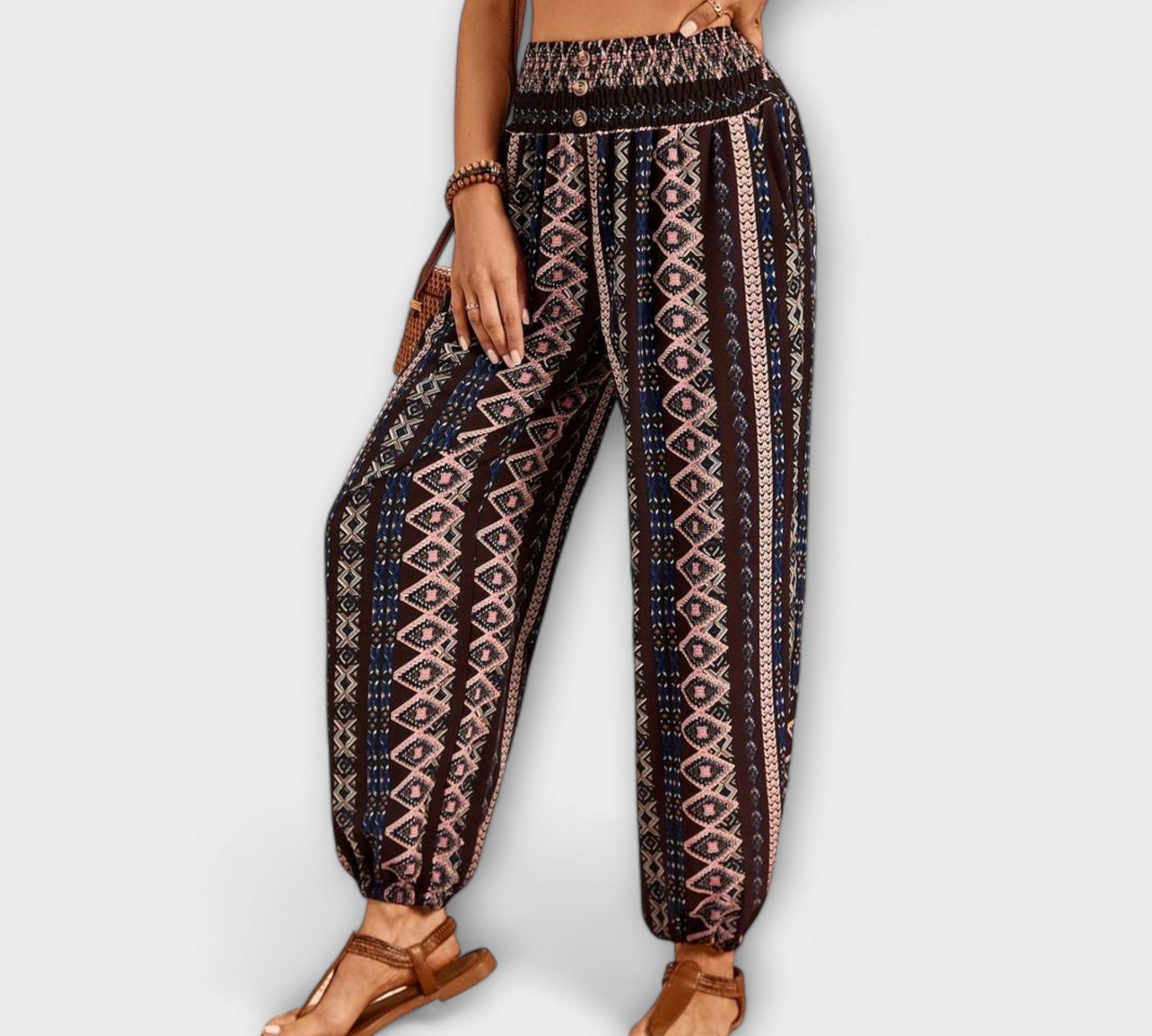 Hlače s Etnografskim Uzorkom