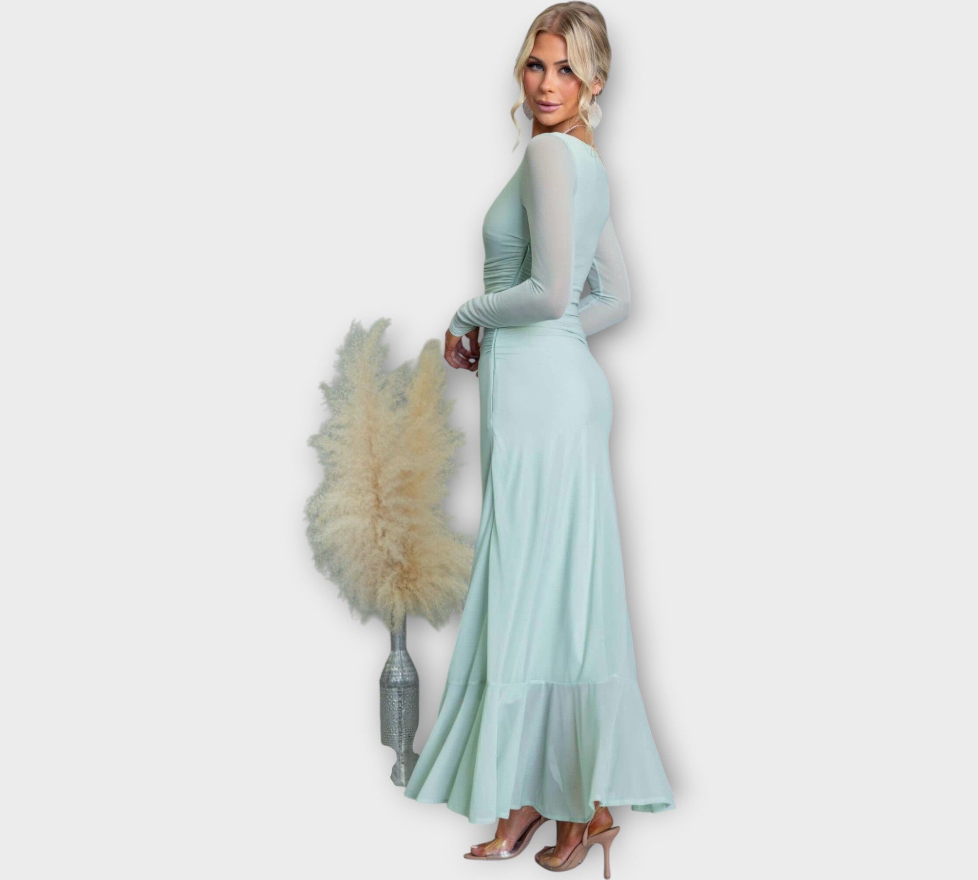 Impresivna Haljina s Elegantnom Linijom