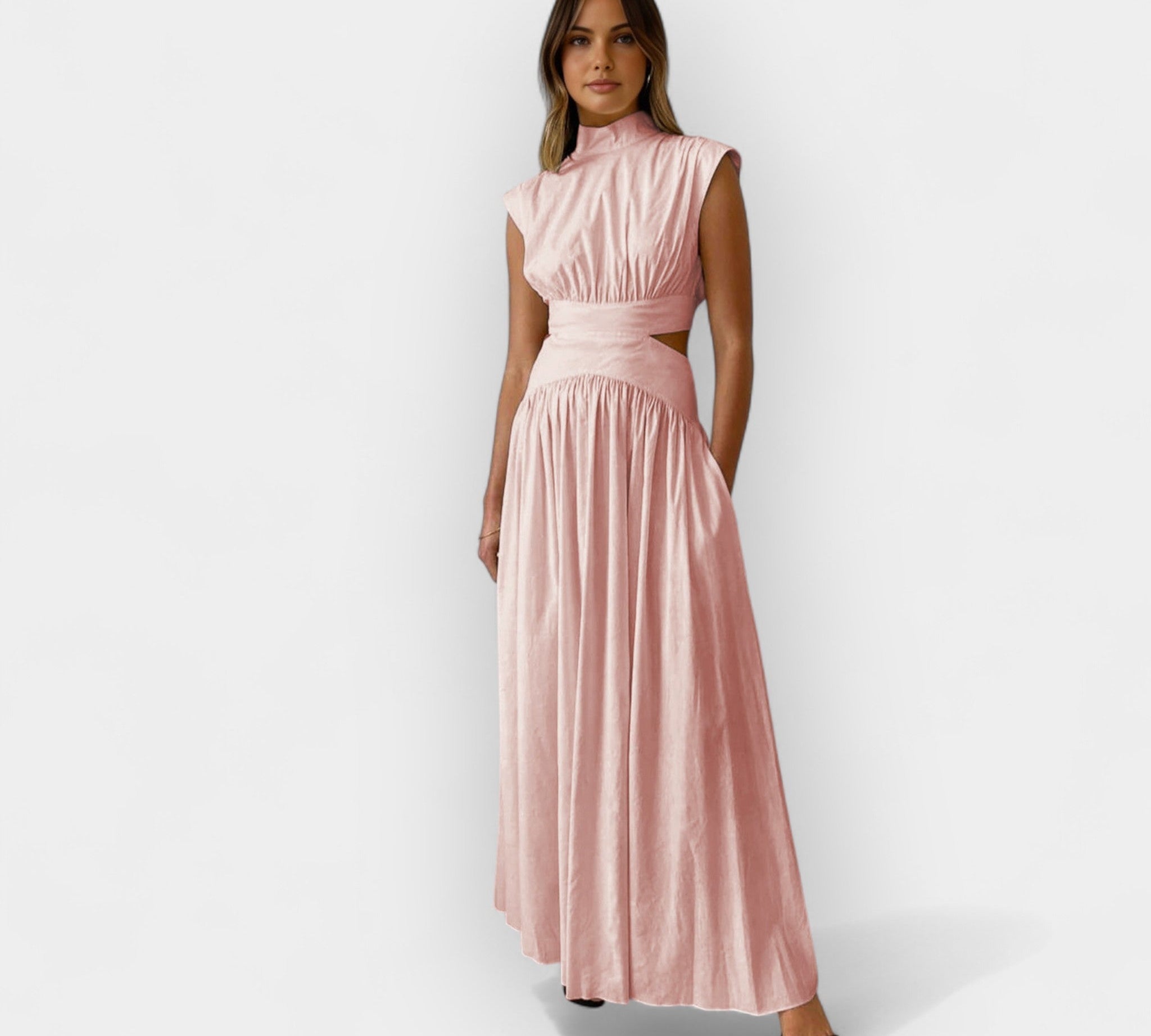 Upečatljiva haljina s prorezima