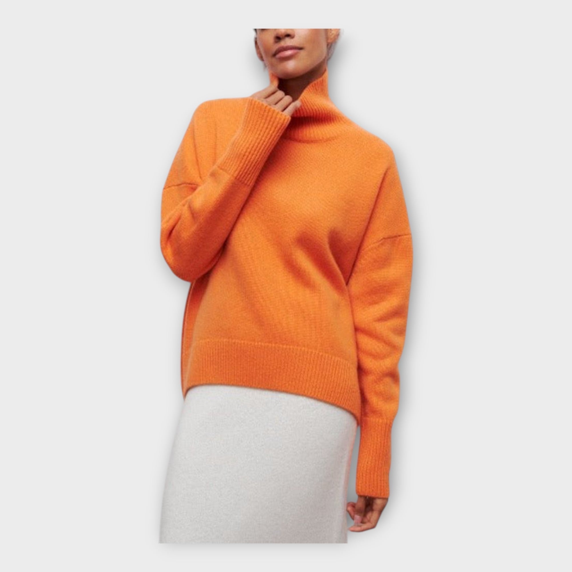 Pleteni Pulover s Visokim Ovratnikom