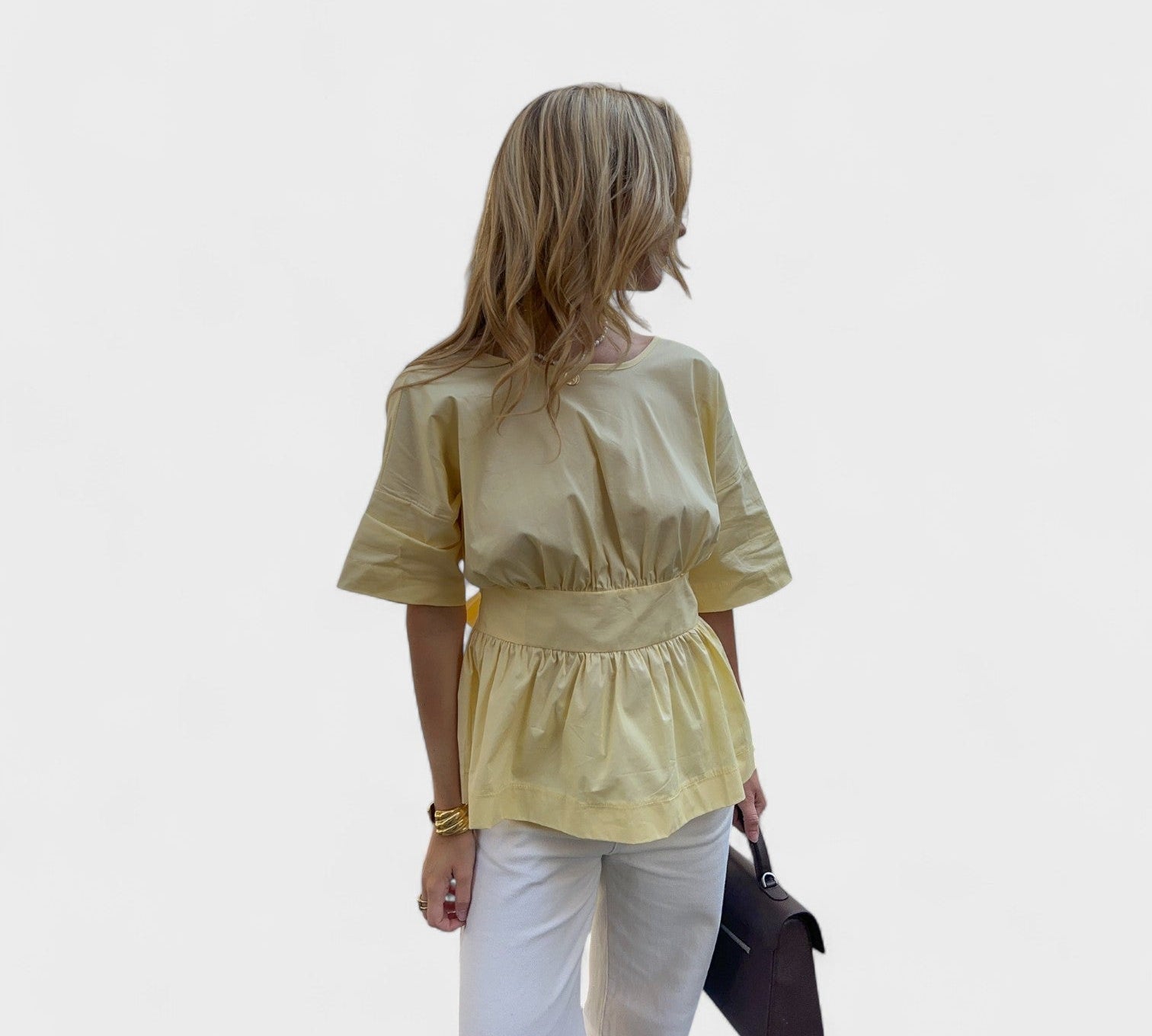 Margareta – Delikatna Bluzica s Udarcem