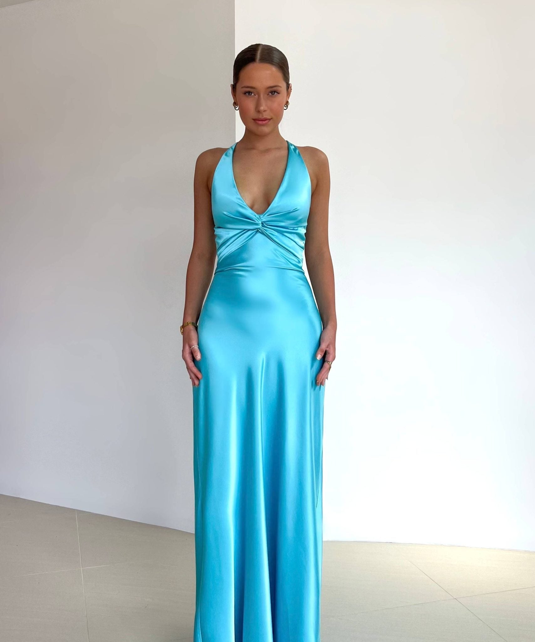 Halter – Fluid Elegance for Special Occasions