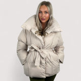 Elora™ | Kratka prošivena jakna s torbicom na pojasu