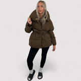 Elora™ | Kratka prošivena jakna s torbicom na pojasu