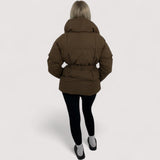 Elora™ | Kratka prošivena jakna s torbicom na pojasu