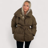 Elora™ | Kratka prošivena jakna s torbicom na pojasu