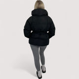 Elora™ | Kratka prošivena jakna s torbicom na pojasu