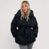 Elora™ | Kratka prošivena jakna s torbicom na pojasu