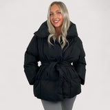 Elora™ | Kratka prošivena jakna s torbicom na pojasu