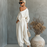 Ženski komplet od lana u off-white boji s top izrezom izvan ramena i suženim hlačama