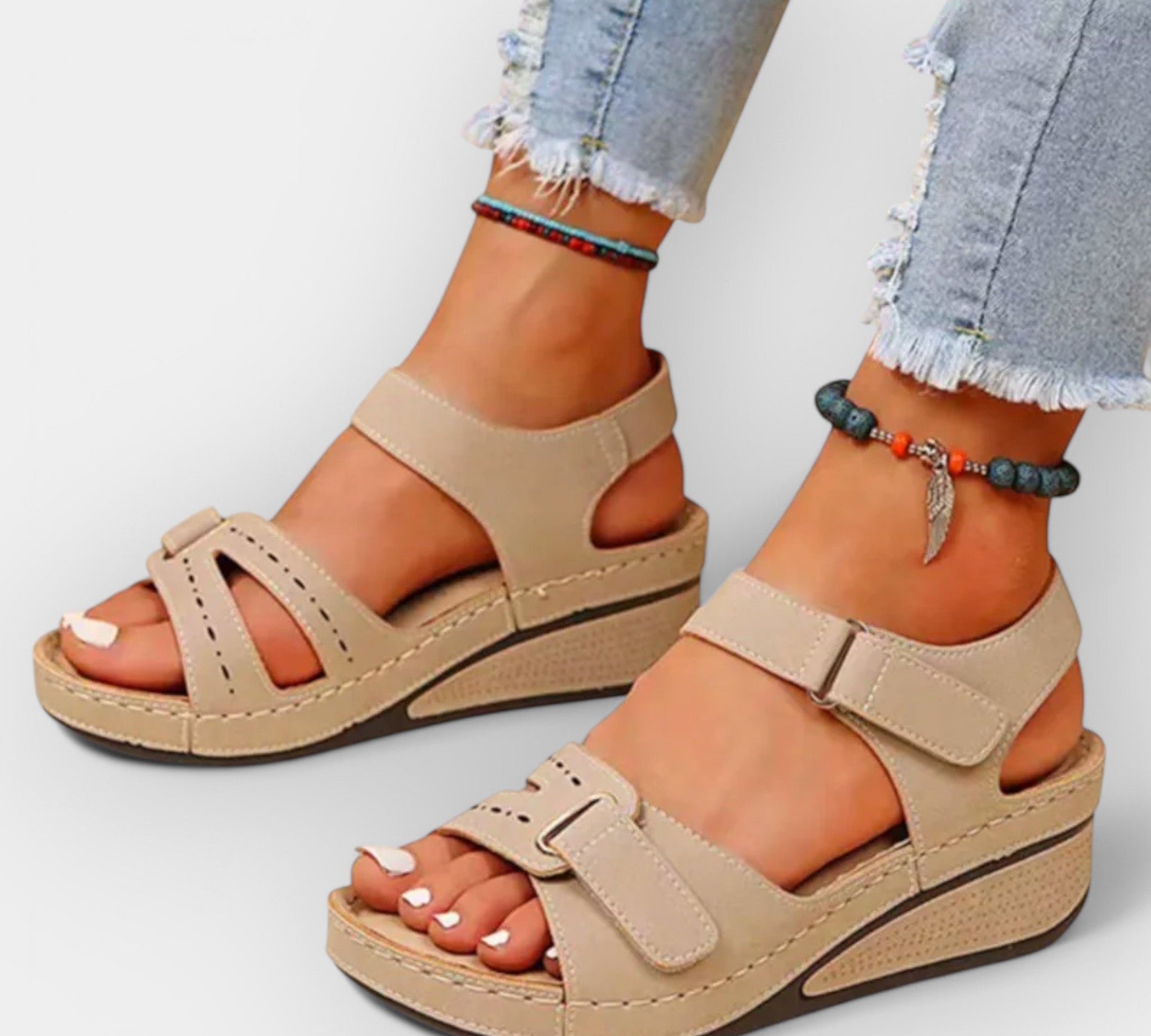 Otvorene sandale sa stiliziranim uzorkom