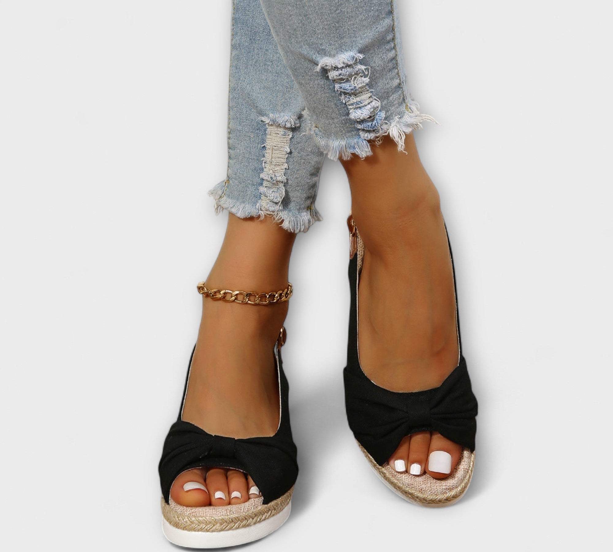 Ljetne sandale s ukrasnim čvorom