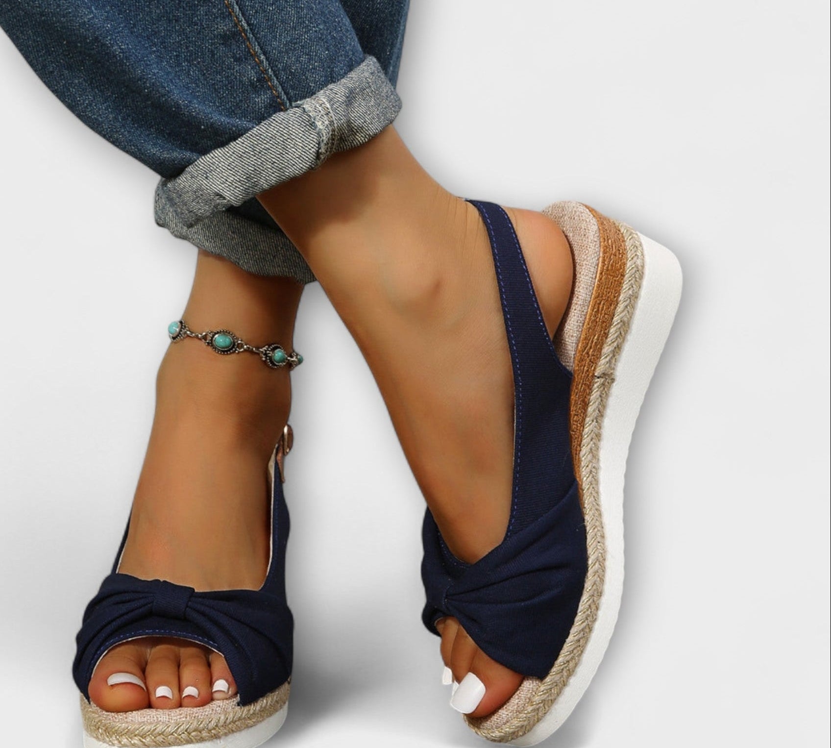 Ljetne sandale s ukrasnim čvorom