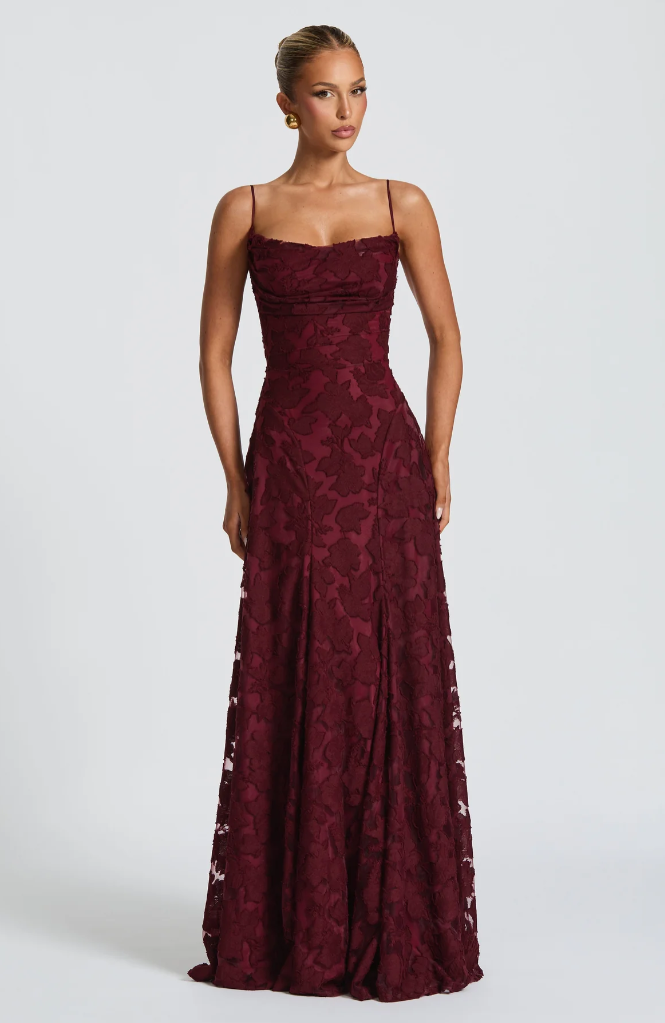 SOFIA – Elegantna čipkasta maxi haljina - Burgundac
