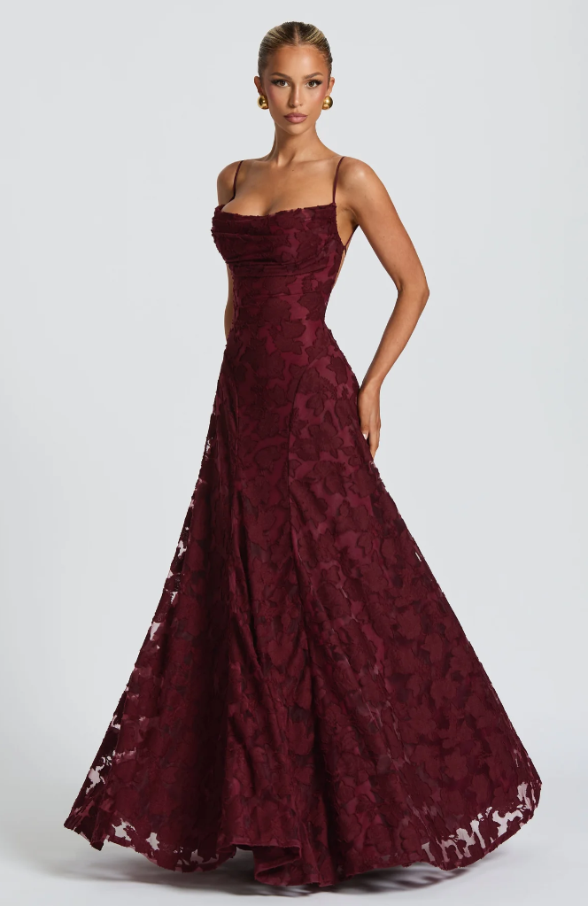 SOFIA – Elegantna čipkasta maxi haljina - Burgundac