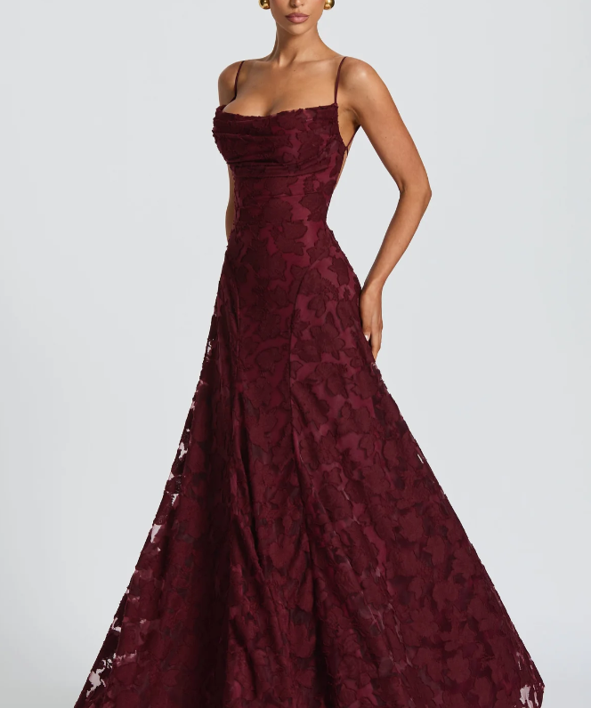 SOFIA – Elegantna čipkasta maxi haljina - Burgundac