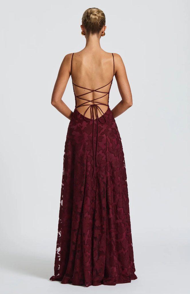 SOFIA – Elegantna čipkasta maxi haljina - Burgundac