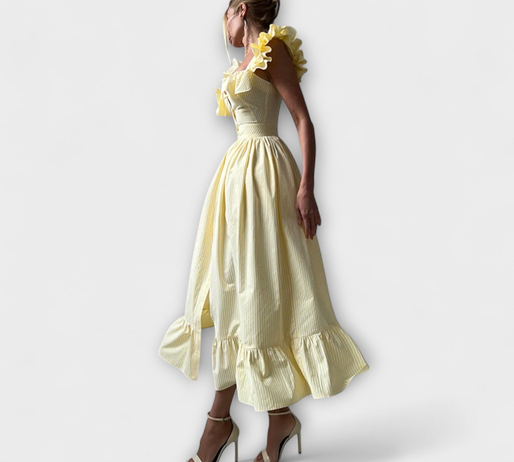 Haljina s Nabranim Detaljima