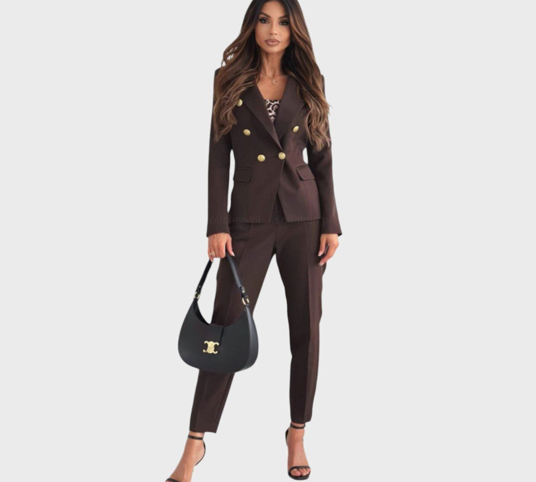 Božena - Dvoredno odijelo sa strukiranim krojem