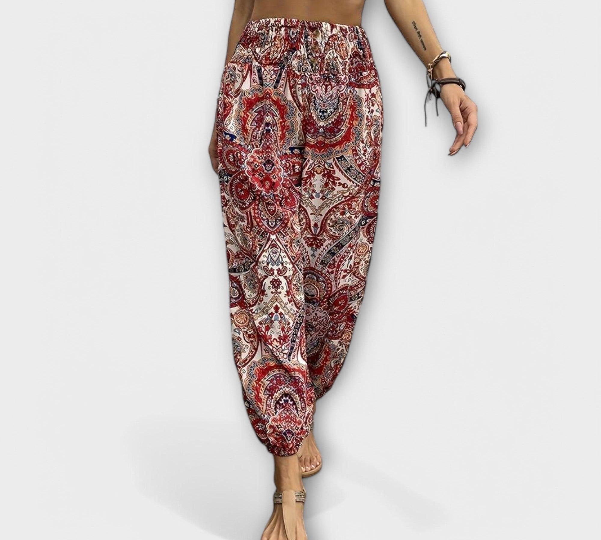 Hlače s Etnografskim Uzorkom