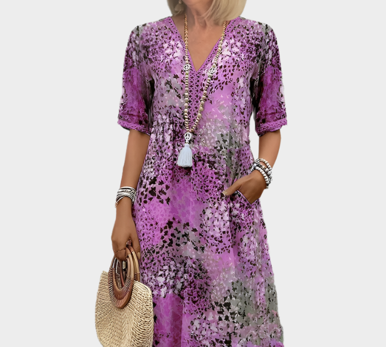 Prozračno laneno haljina s ljetnim uzorkom i V-izrezom