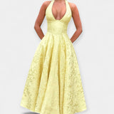 Mini haljina s otvorenim leđima i modernim korzetom