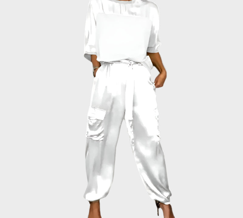 Satin Set s Općenitom Majicom i Cargo Hlačama