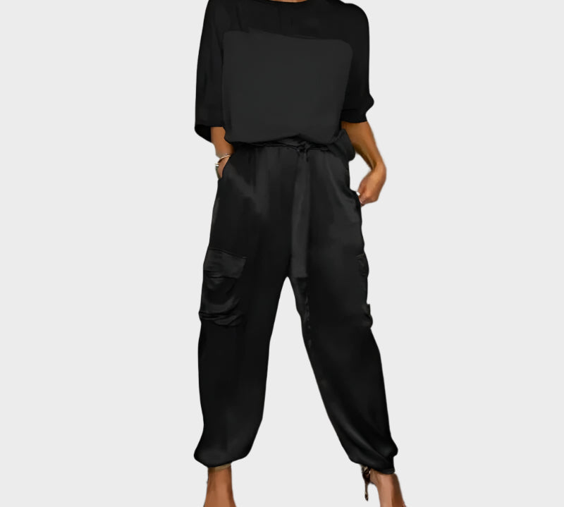 Satin Set s Općenitom Majicom i Cargo Hlačama
