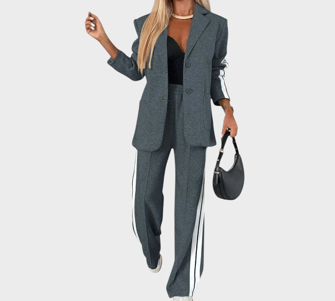 Veronika – Prugasti Kostim