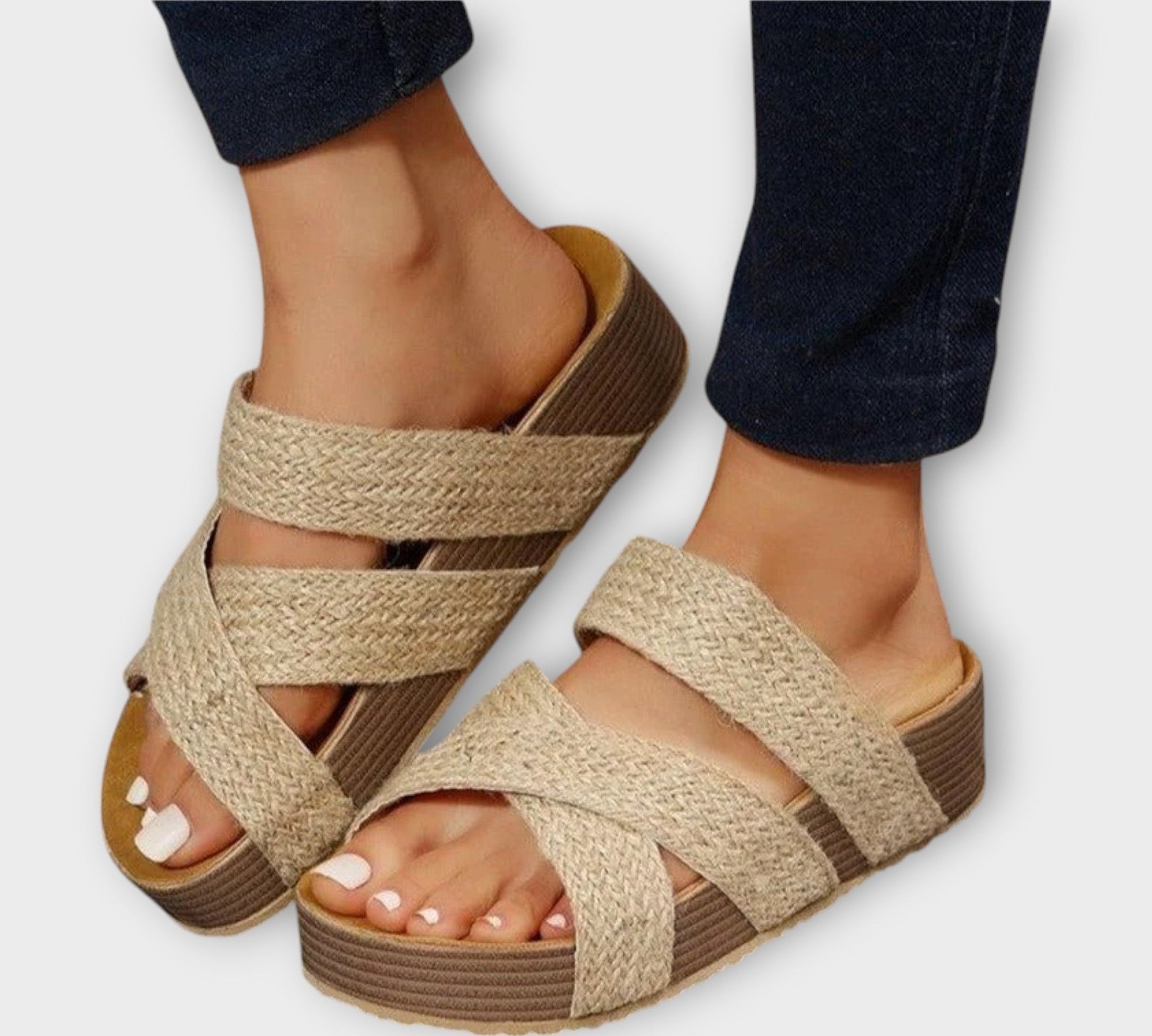 Platforme s ukrštenom detaljom i širokim remenom